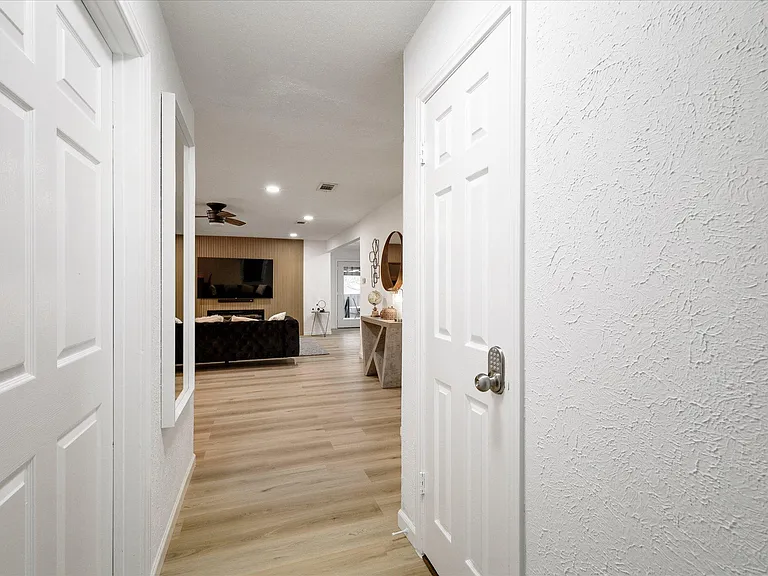 8005 Woodhue Rd — Photo 41