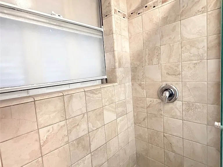 531 Catalina St — Photo 11
