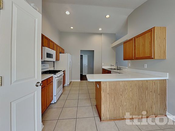 5th image of 6816 Monarch Park Dr