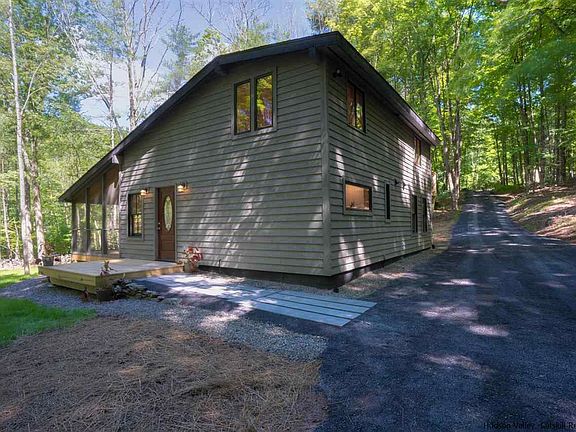 2nd image of 47 Cooper Hollow Ln