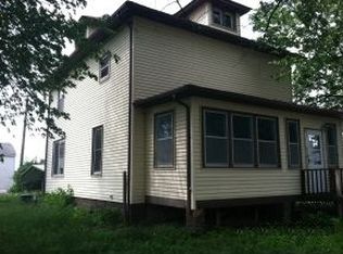 512 9th St, Hawarden, IA 51023