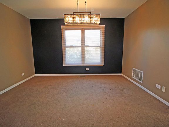 3rd image of 2083 Newport Cir