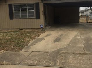 828 E 15th St, Ada, OK 74820