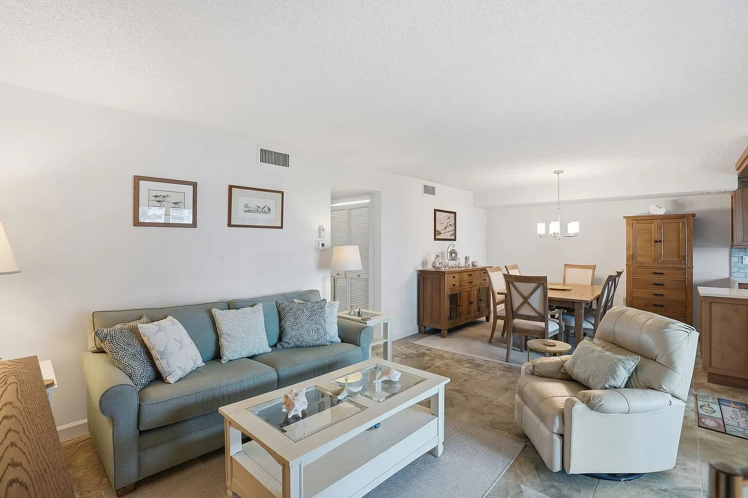 2 bed, 2.0 bath, 1097 sqft, $4,151 — Photo 3