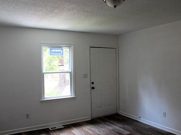 4th image of 1108 Hern Ave