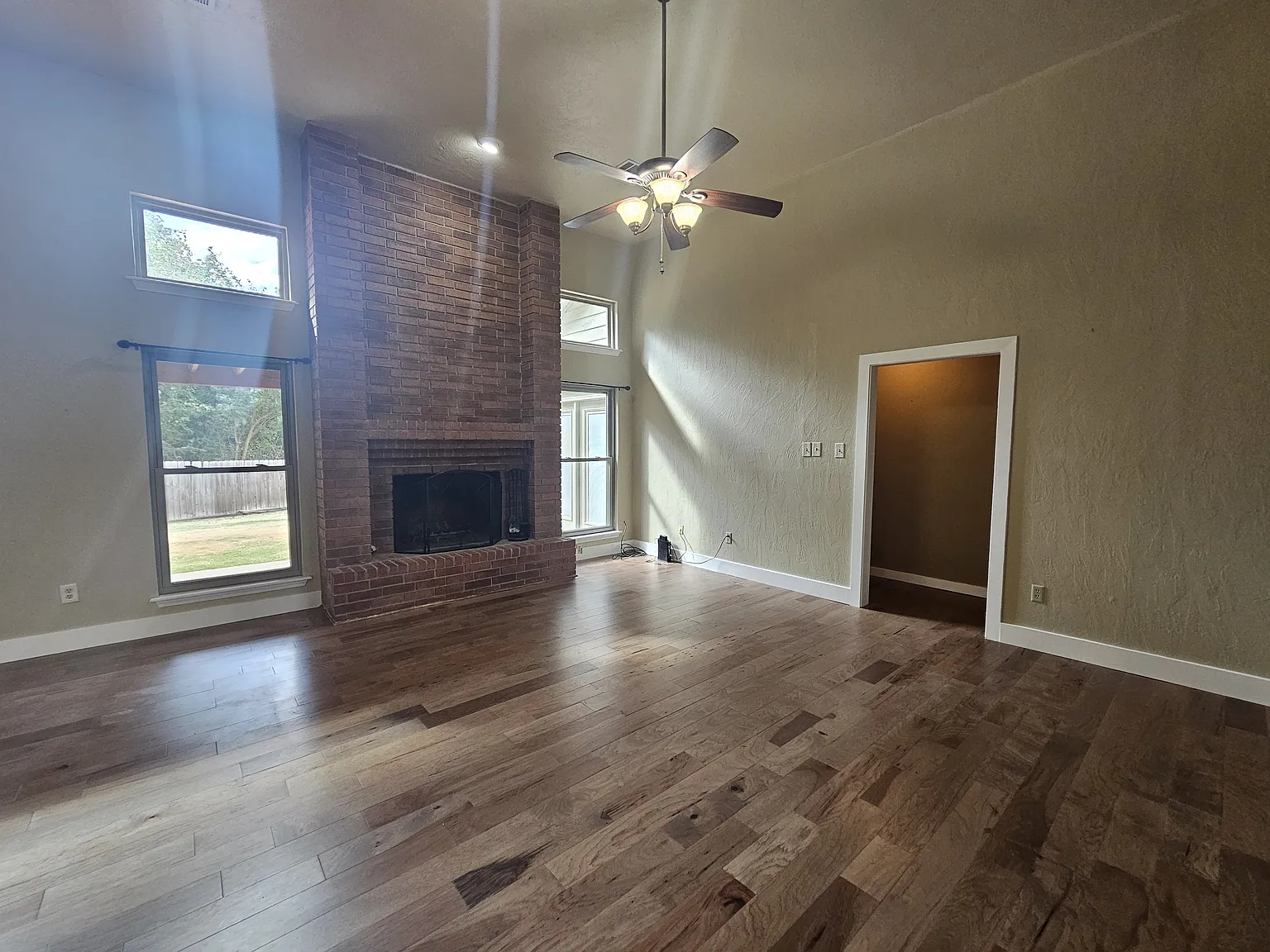 3 bed, 1700 sqft, $2,100 — Photo 4