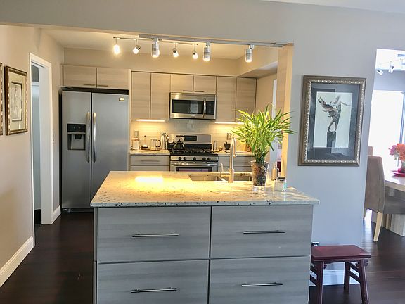 3rd image of 619 Winwood Cir #1