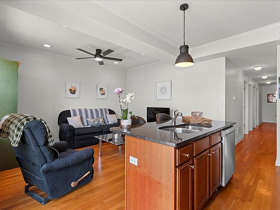 5th image of 3741 N Milwaukee Ave