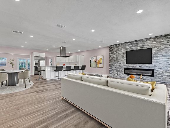 5th image of 1131 NW 70th Avenue
