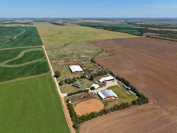 3266 Dove Rd, Abilene, KS 67410