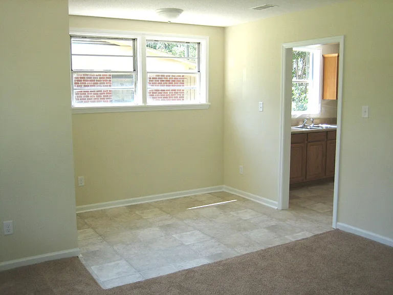2106 Robin St — Photo 6
