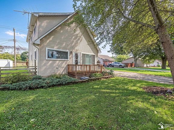 2nd image of 3223 Cloverdale St