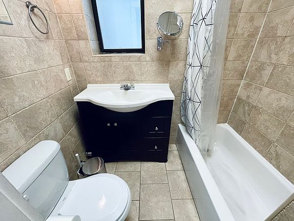 5th image of 238 7th Ave APT 2r