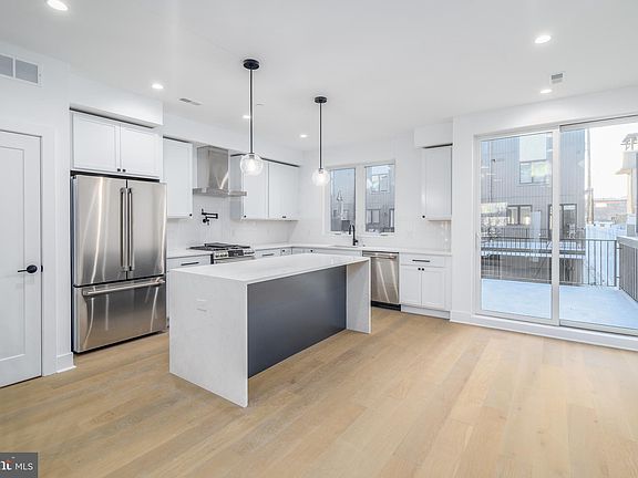3rd image of 2508 E Cumberland St #6