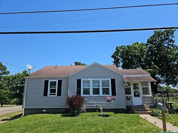 405 Park Dr, Fredericktown, MO 63645