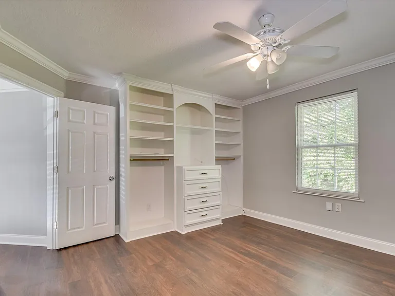 2909 Aylesbury Dr — Photo 25