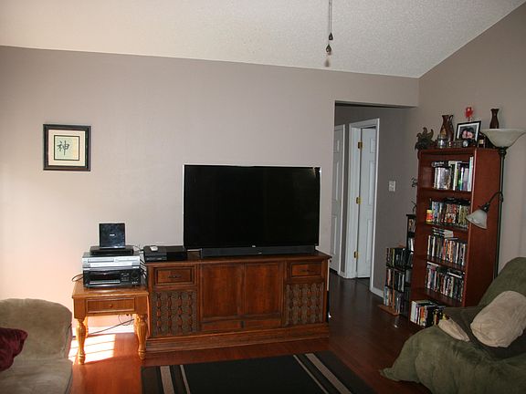 5th image of 10631 Red Bud Ct