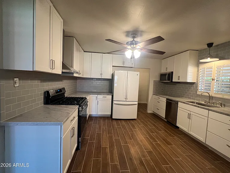 801 W Earll Dr — Photo 13