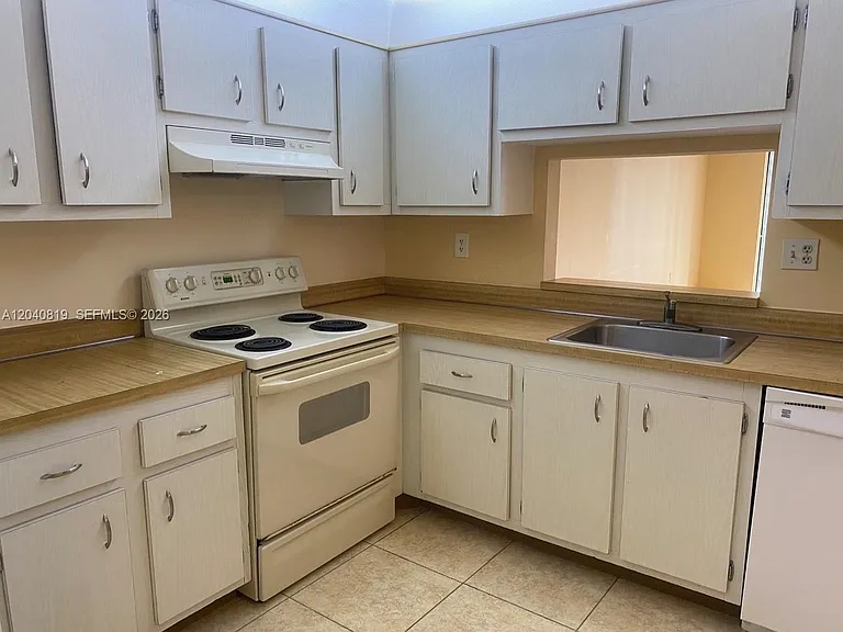 1810 SW 81st Ave #2311 — Photo 5