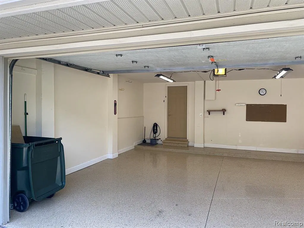 2 bed, 2.5 bath, 1994 sqft, $2,350 — Photo 4