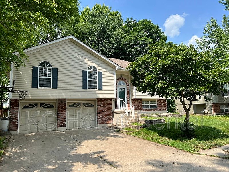 1st image of 537 NE Summit Dr