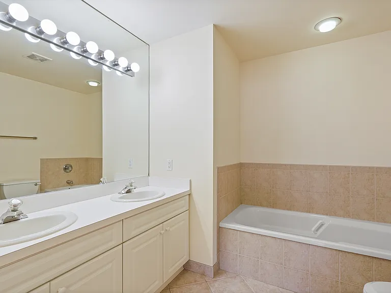 2435 Bedford St #21 — Photo 16