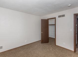Jebens Court Apartments, Davenport, IA 52804