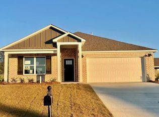 201 Mairead Dr, Dothan, AL 36301