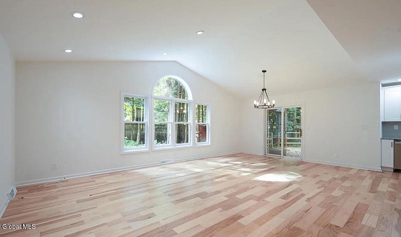 2nd image of 2 White Oak Court
