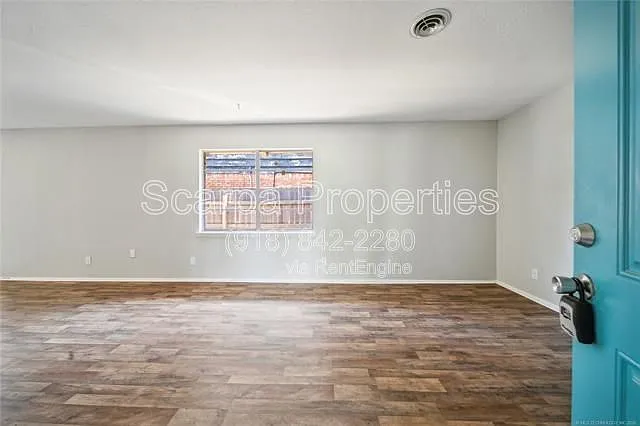 5520 E 47th Pl — Photo 4