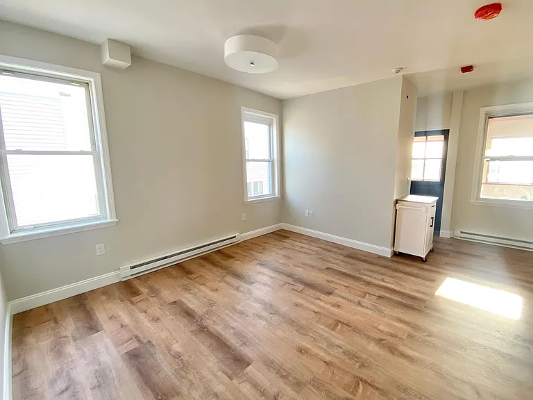 217 Saratoga St #2 — Photo 8