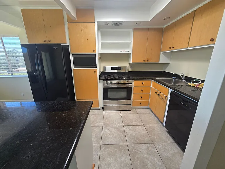 421 Golden Gate Ave — Photo 3