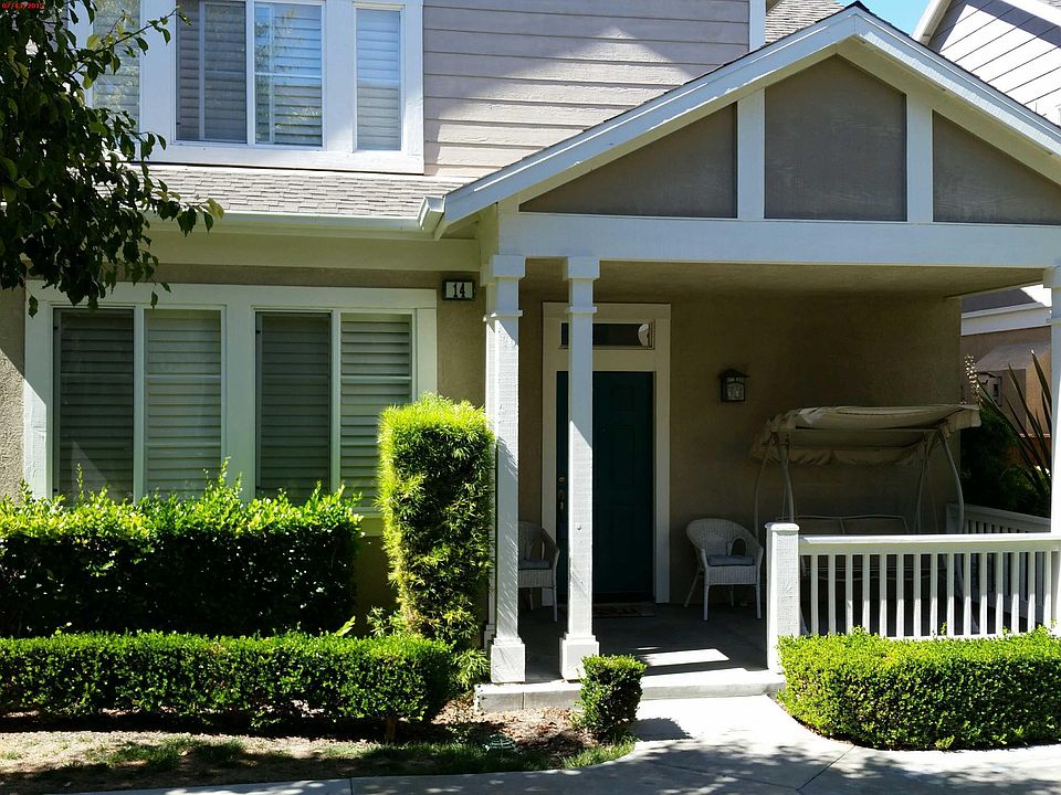 1st image of 14 Nantucket Ln