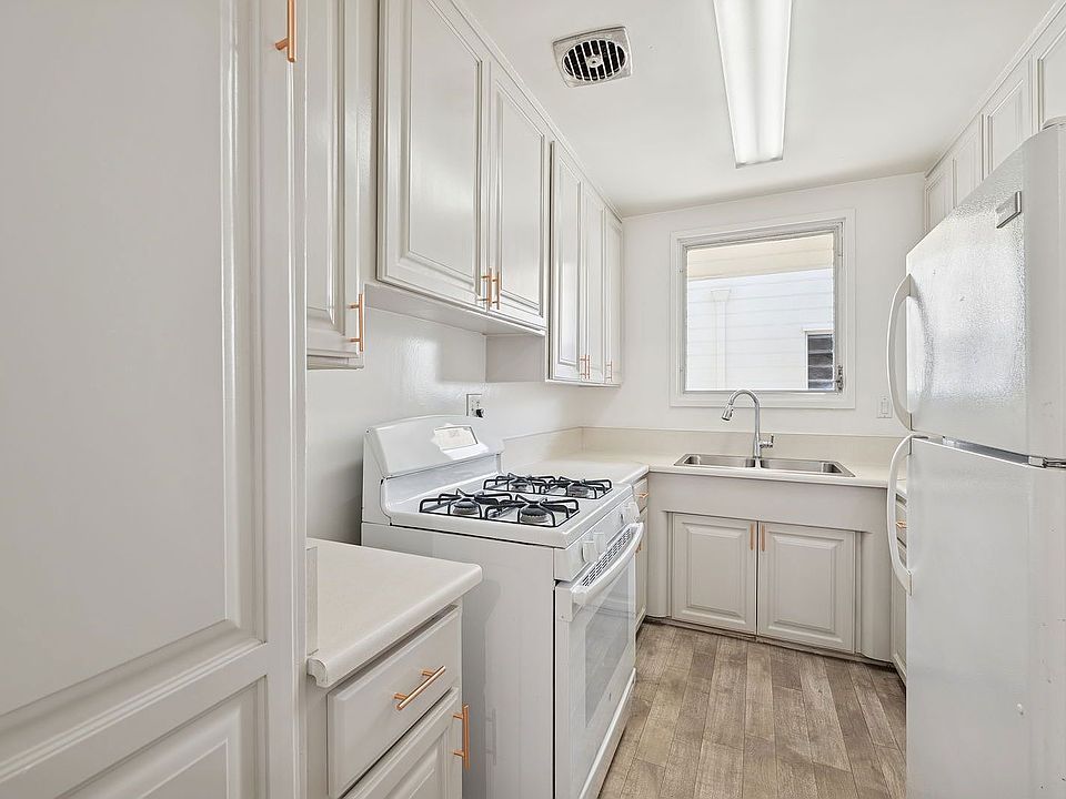 1st image of 333 S Rexford Dr APT 5
