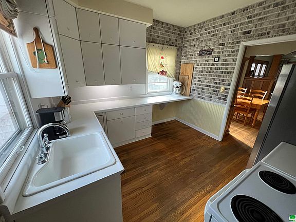 4th image of 3319 Orleans Ave