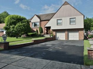 15-08 Landzettel Way, Fair Lawn, NJ 07410