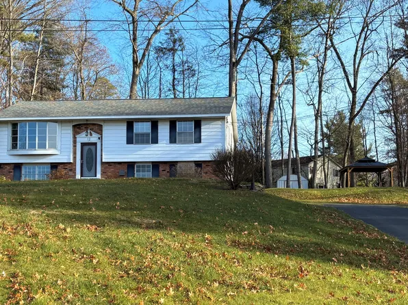 12 Clove Court, Clifton Park, NY 12065