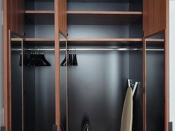 5th image of 400 W 42nd St #25E