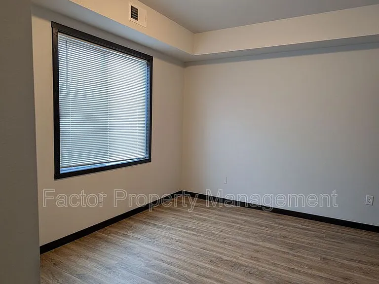 2090 Carlson Dr #321 — Photo 4