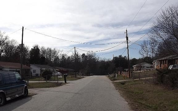 2nd image of 218 Bluff Dr