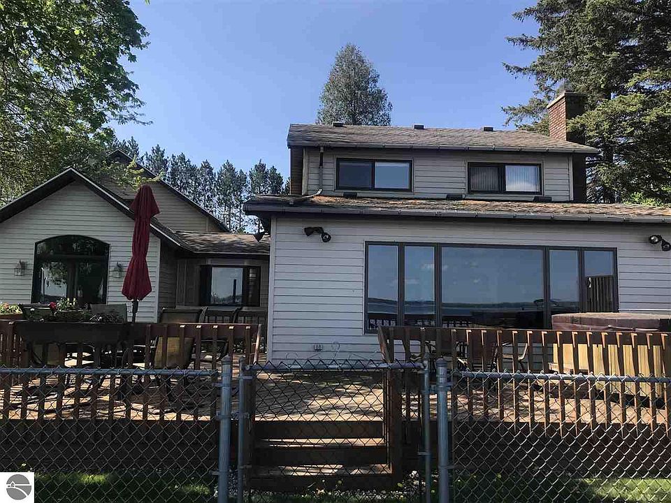 1st image of 120 Forest Lawn Dr