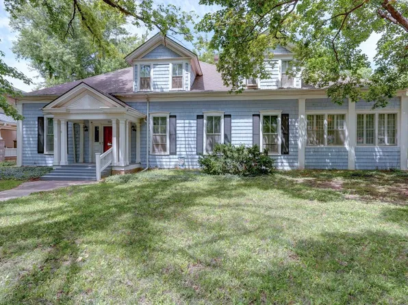 920 E 10th Ave, Winfield, KS 67156