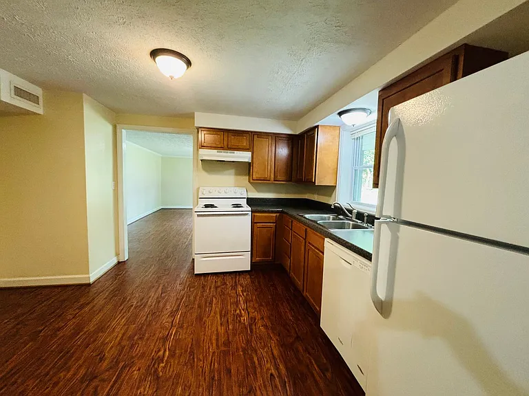 872AB - 613 Dehart St. M — Photo 2
