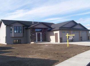 3409 Genoa Ct, Mandan, ND 58554