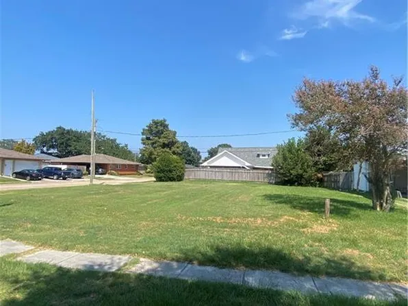 3425 N Labarre Rd, Metairie, LA 70002