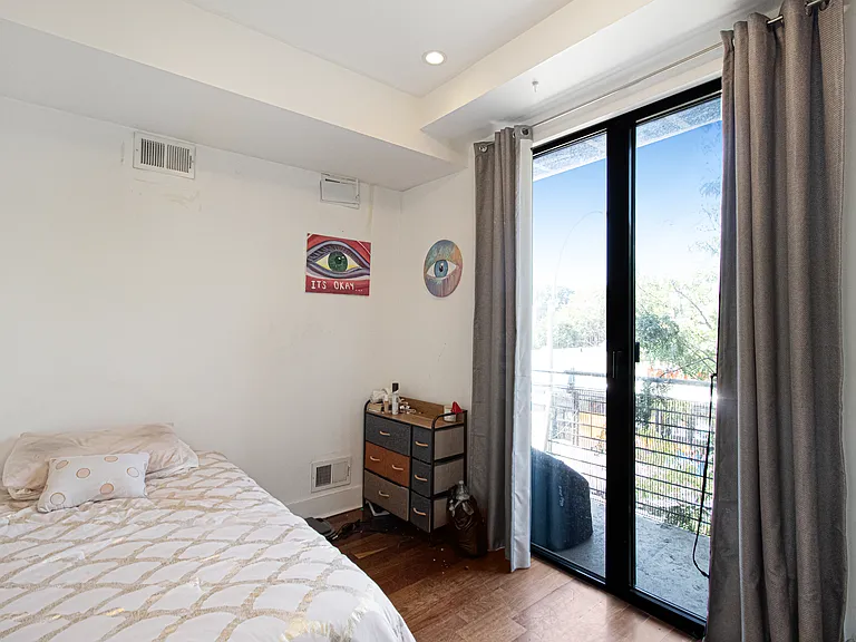 315 Franklin Ave #2R — Photo 7