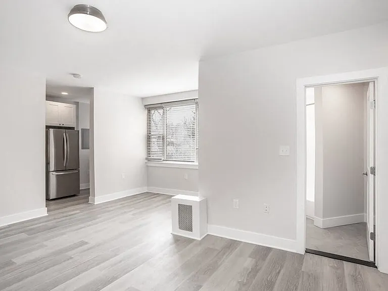 Sedgwick Gardens Apartments — Photo 13