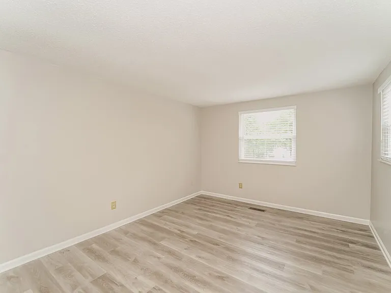 605 Bundy Cir — Photo 15
