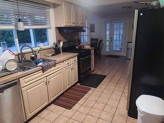 4th image of 2 Addison Lane