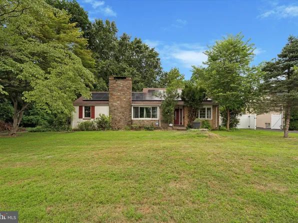 8008 Hammond Rd, Cheltenham, PA 19012